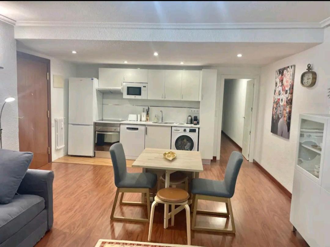Piso Nuevo Centro Doctor Casal Apartment Oviedo Bagian luar foto