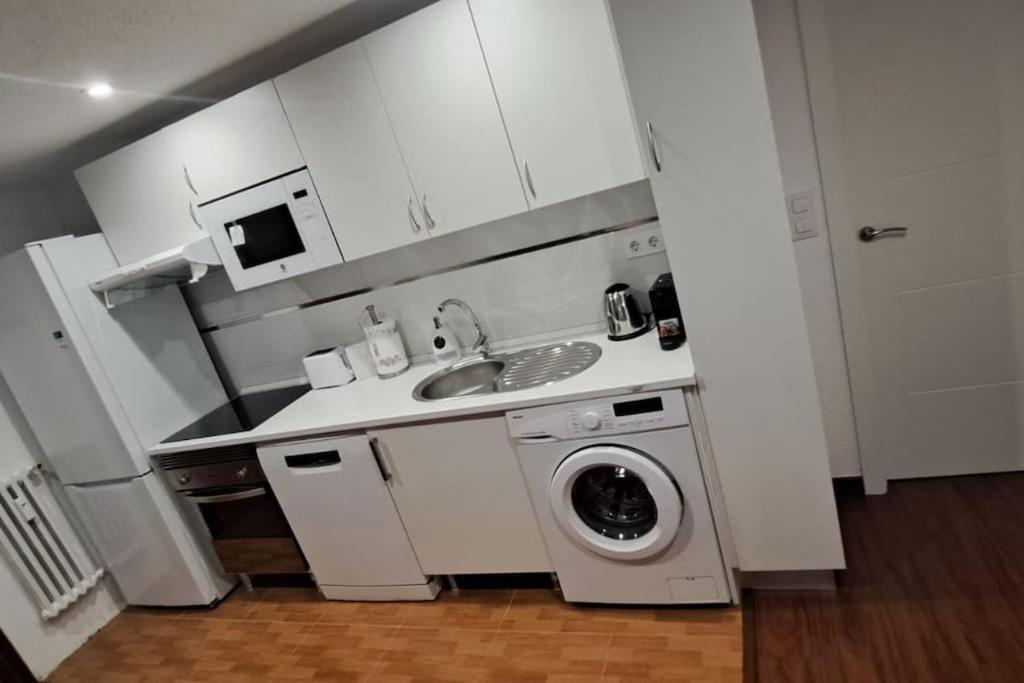 Piso Nuevo Centro Doctor Casal Apartment Oviedo Bagian luar foto
