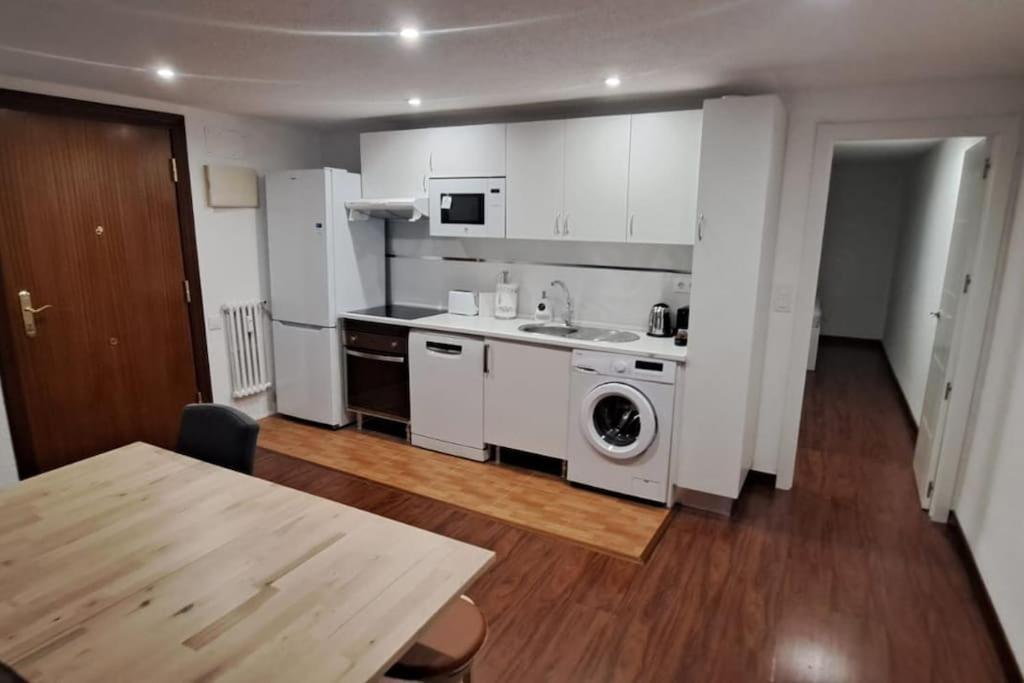 Piso Nuevo Centro Doctor Casal Apartment Oviedo Bagian luar foto